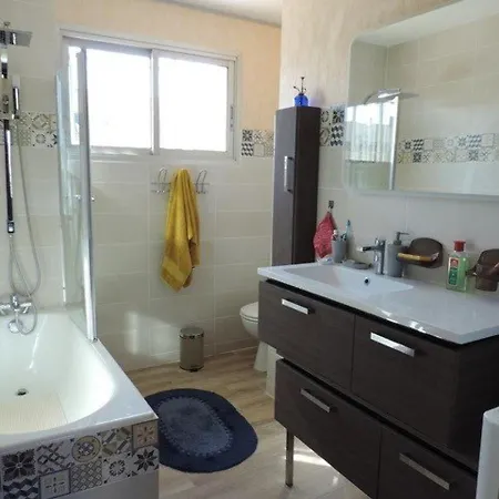 Holiday home Maison 7 Pers. A Avec Bbq, Terrasse Et Proche Port - Fr-1-701-1 *